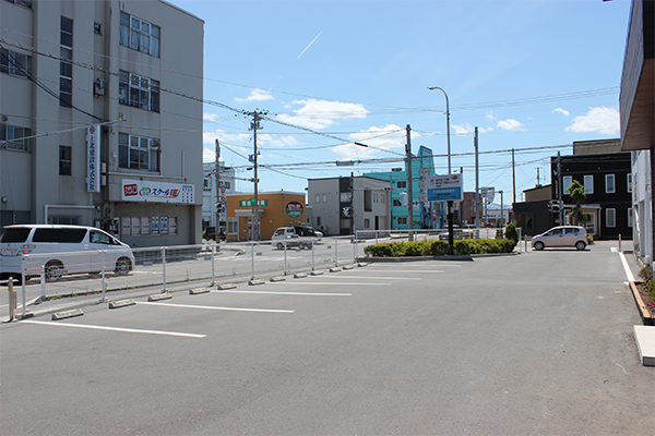 高村保険事務所様駐車場